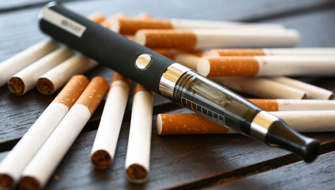 Los e-cigarrillos triplican el riesgo de que los y las adolescentes se pasen al tabaco