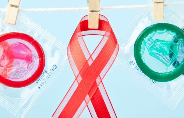 VIH: También jóvenes de 20 y mayores de 50
